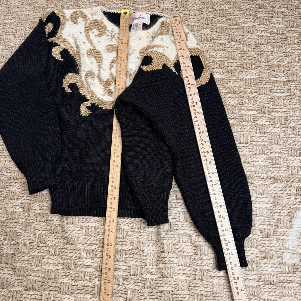 Jaclyn Smith sweater Women's SZ-S‎ Black Cream Gold Winter Snowflakes VTG 80s